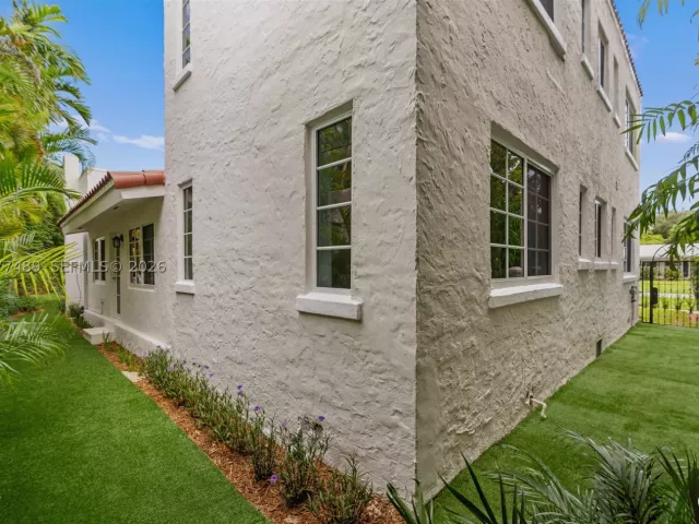 5-bedroom home for sale in Coral Gables - 1202 Granada Blvd - MondialRealty