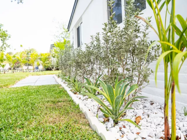 3-bedroom home for sale in North Miami Beach - 1640 NE 172nd St - MondialRealty