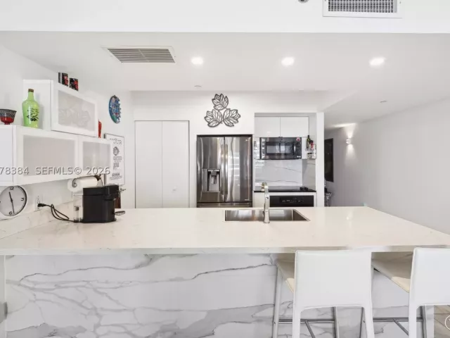 2-bedroom condo for sale in Hallandale Beach - 1830 S OCEAN DR 4210 - MondialRealty
