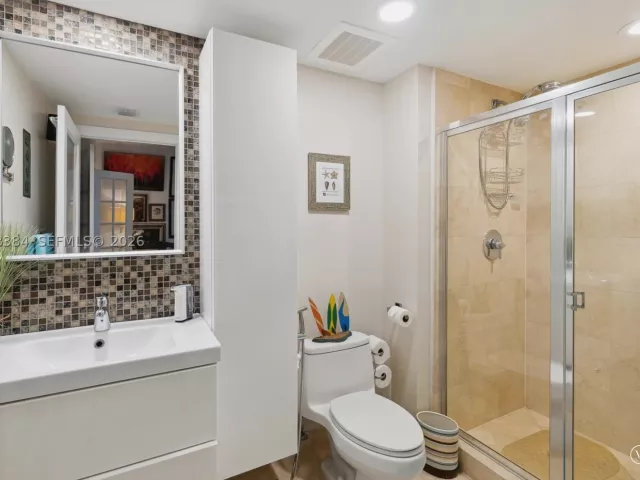 2-bedroom condo for sale in Hallandale Beach - 1830 S OCEAN DR 4210 - MondialRealty