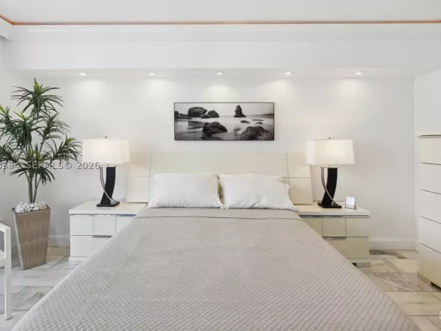 2-bedroom condo for sale in Hallandale Beach - 1830 S OCEAN DR 4210 - MondialRealty