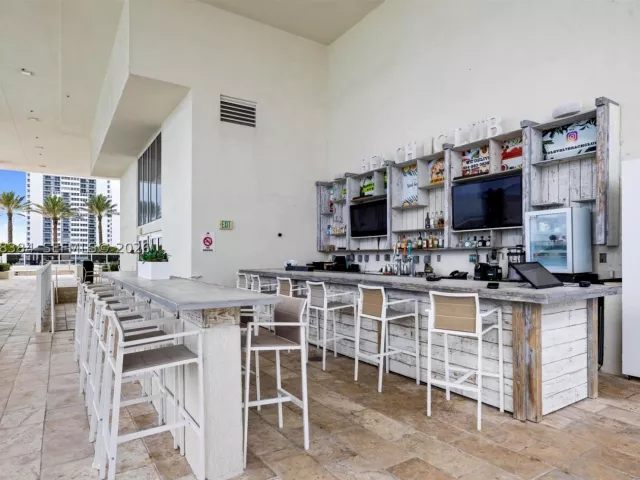 2-bedroom condo for sale in Hallandale Beach - 1830 S OCEAN DR 4210 - MondialRealty