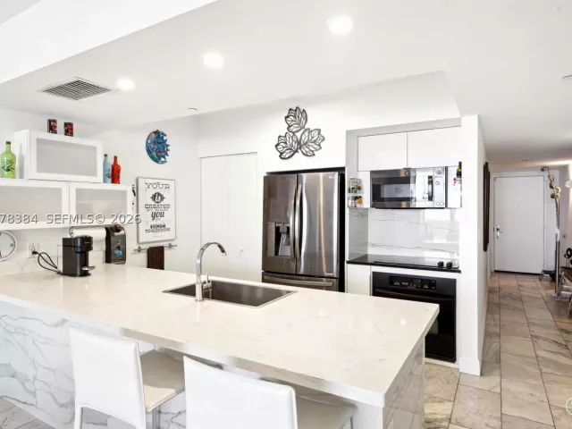 2-bedroom condo for sale in Hallandale Beach - 1830 S OCEAN DR 4210 - MondialRealty