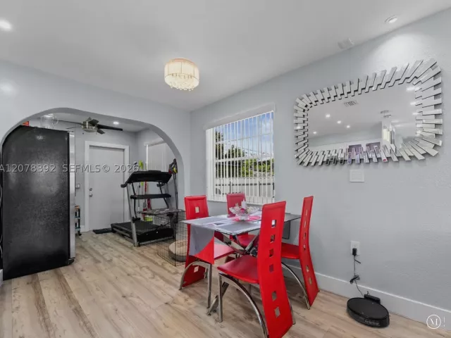 3-bedroom home for sale in Hollywood - 6432 Perry St - MondialRealty