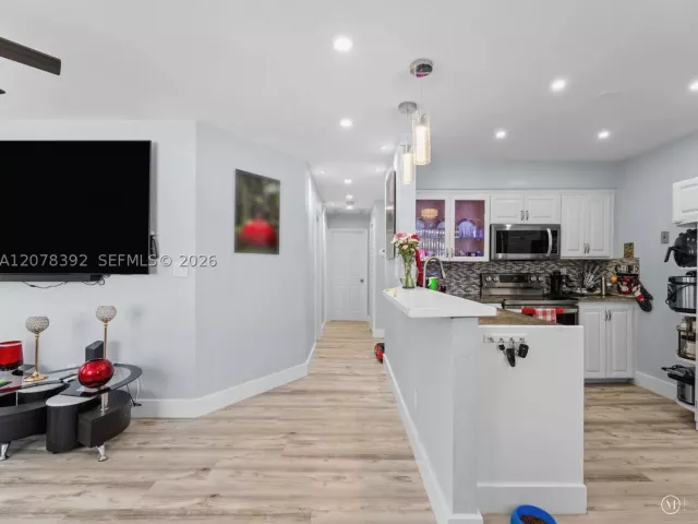 3-bedroom home for sale in Hollywood - 6432 Perry St - MondialRealty