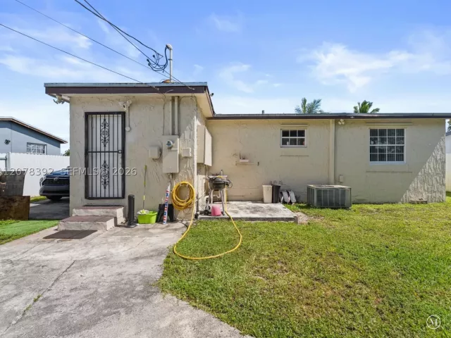3-bedroom home for sale in Hollywood - 6432 Perry St - MondialRealty