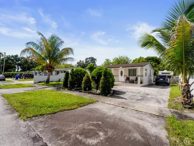 3-bedroom home for sale in Hollywood - 6432 Perry St - MondialRealty