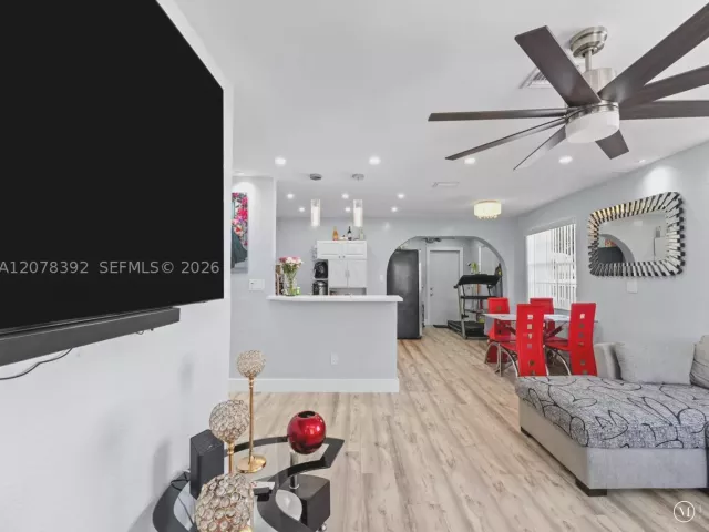 3-bedroom home for sale in Hollywood - 6432 Perry St - MondialRealty