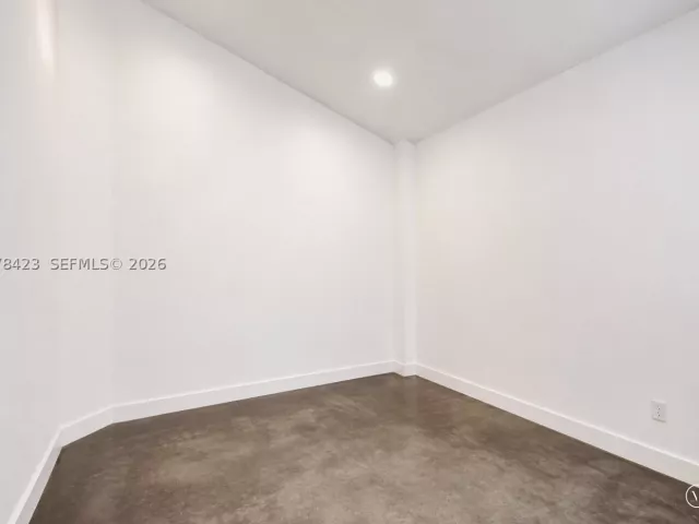 7-bedroom home for sale in Miami - 937 NE 171st St - MondialRealty