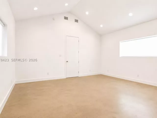 7-bedroom home for sale in Miami - 937 NE 171st St - MondialRealty