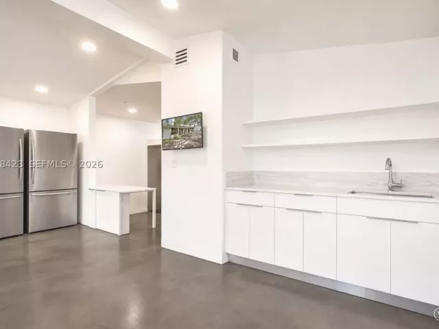 7-bedroom home for sale in Miami - 937 NE 171st St - MondialRealty