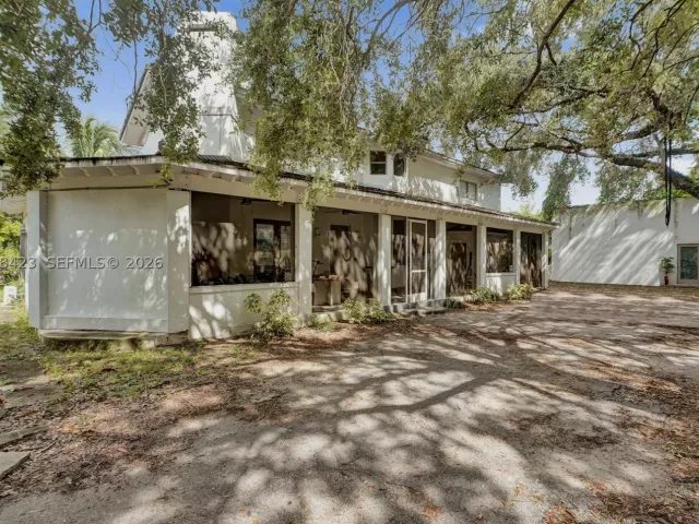 7-bedroom home for sale in Miami - 937 NE 171st St - MondialRealty