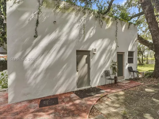 7-bedroom home for sale in Miami - 937 NE 171st St - MondialRealty
