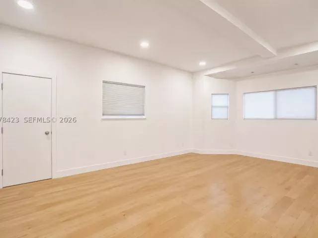 7-bedroom home for sale in Miami - 937 NE 171st St - MondialRealty