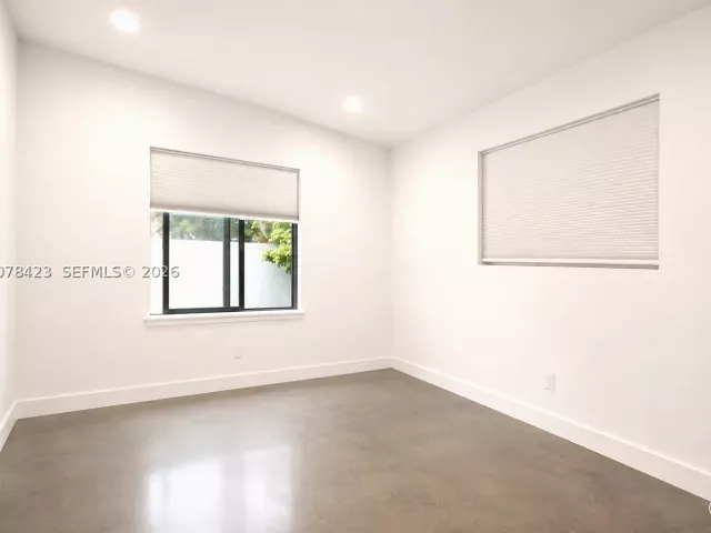 7-bedroom home for sale in Miami - 937 NE 171st St - MondialRealty