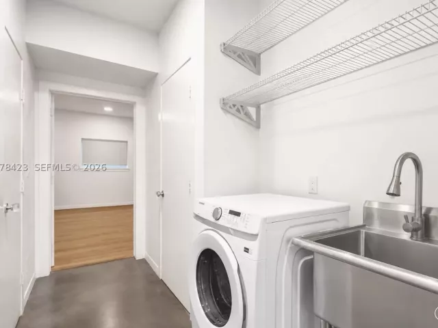 7-bedroom home for sale in Miami - 937 NE 171st St - MondialRealty