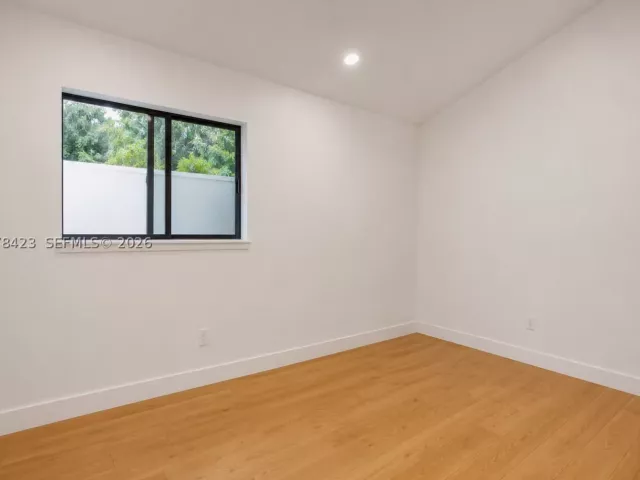 7-bedroom home for sale in Miami - 937 NE 171st St - MondialRealty