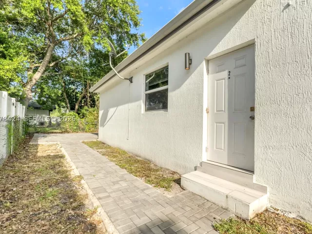 6-bedroom home for rent in Miami - 7537 NW 3rd Ave - MondialRealty
