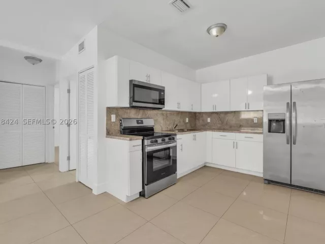 6-bedroom home for rent in Miami - 7537 NW 3rd Ave - MondialRealty