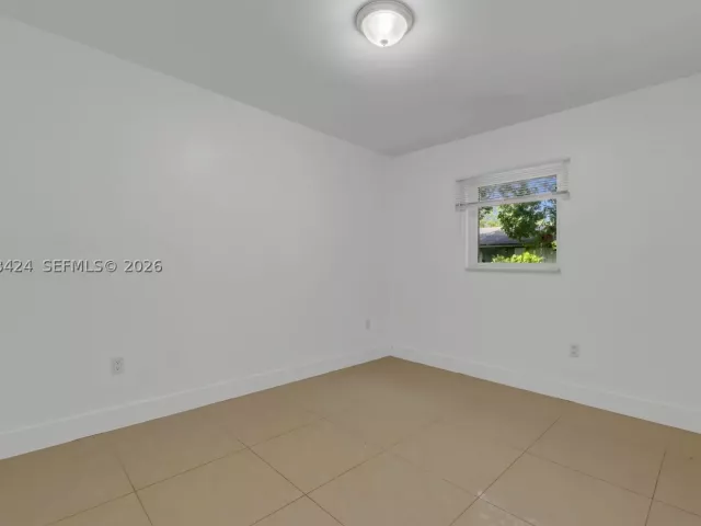 6-bedroom home for rent in Miami - 7537 NW 3rd Ave - MondialRealty