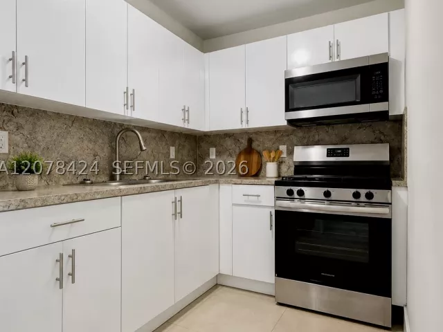 6-bedroom home for rent in Miami - 7537 NW 3rd Ave - MondialRealty