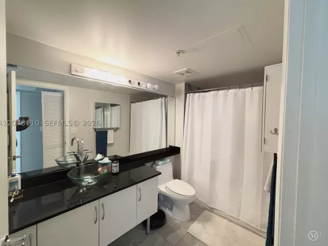 1-bedroom condo for rent in Miami - 31 SE 5th St 2805 - MondialRealty