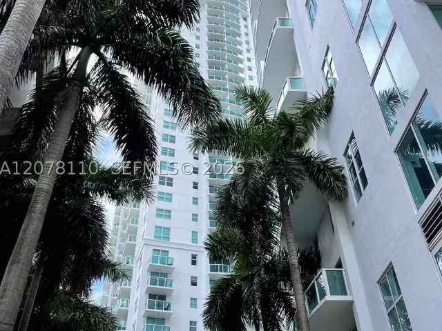1-bedroom condo for rent in Miami - 31 SE 5th St 2805 - MondialRealty