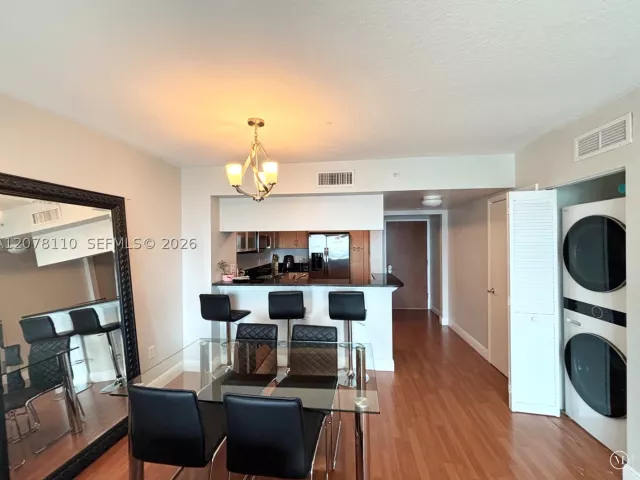 1-bedroom condo for rent in Miami - 31 SE 5th St 2805 - MondialRealty