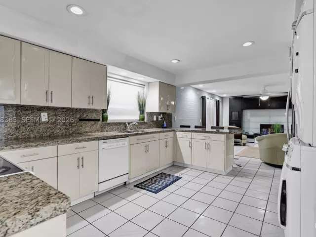 4-bedroom home for rent in Miami - 8909 SW 108th Cir Ct - MondialRealty