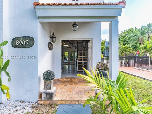 4-bedroom home for rent in Miami - 8909 SW 108th Cir Ct - MondialRealty