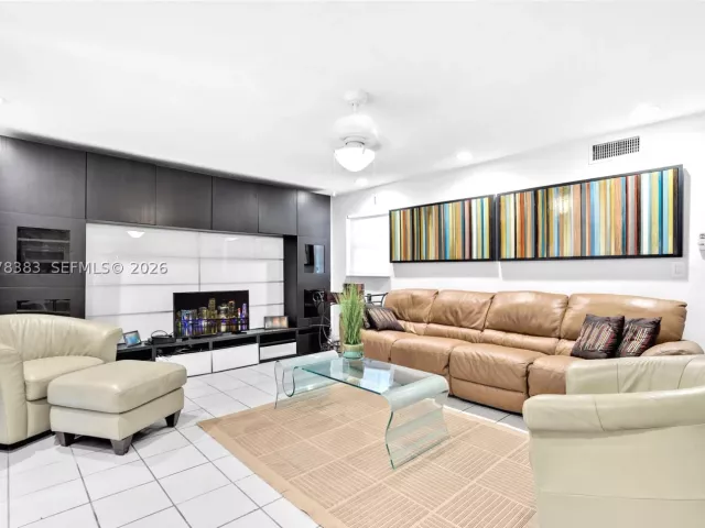 4-bedroom home for rent in Miami - 8909 SW 108th Cir Ct - MondialRealty