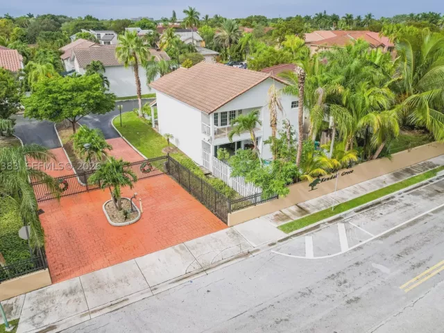 4-bedroom home for rent in Miami - 8909 SW 108th Cir Ct - MondialRealty