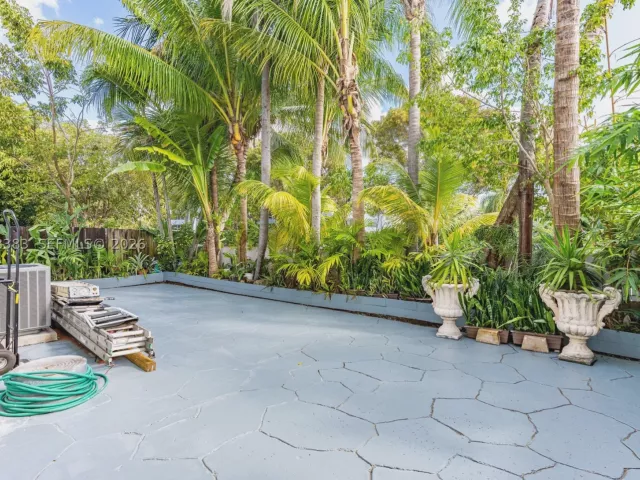 4-bedroom home for rent in Miami - 8909 SW 108th Cir Ct - MondialRealty