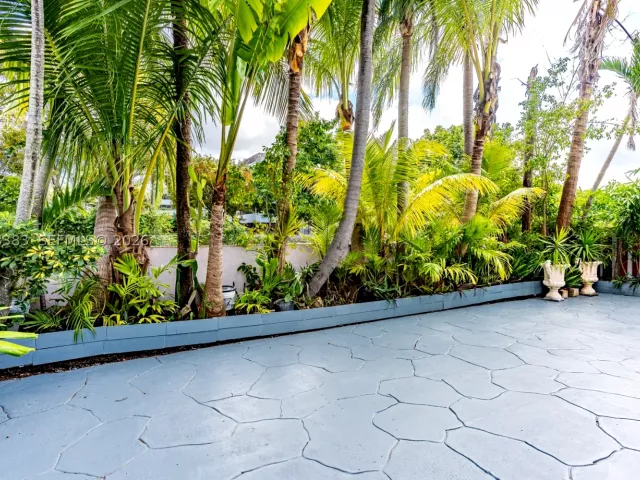 4-bedroom home for rent in Miami - 8909 SW 108th Cir Ct - MondialRealty