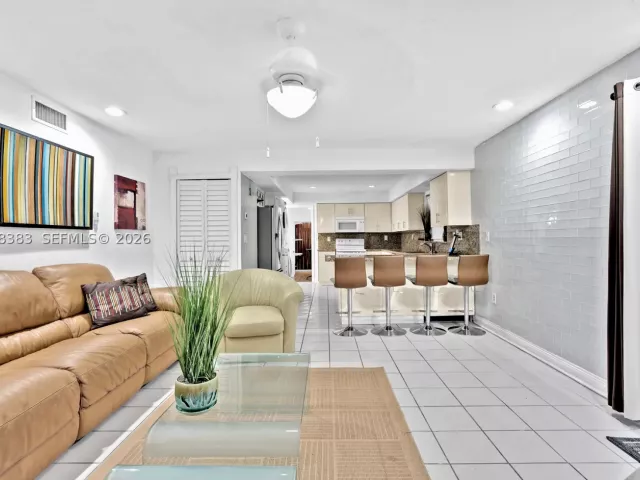 4-bedroom home for rent in Miami - 8909 SW 108th Cir Ct - MondialRealty