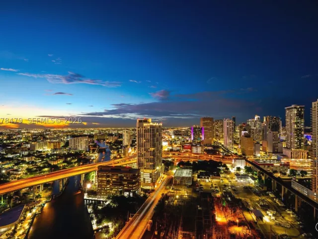 2-bedroom condo for sale in Miami - 185 SW 7th St 3609 - MondialRealty