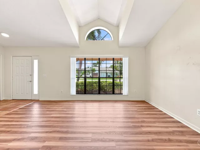 4-bedroom home for rent in Boca Raton - 10798 CYPRESS BEND Drive - MondialRealty