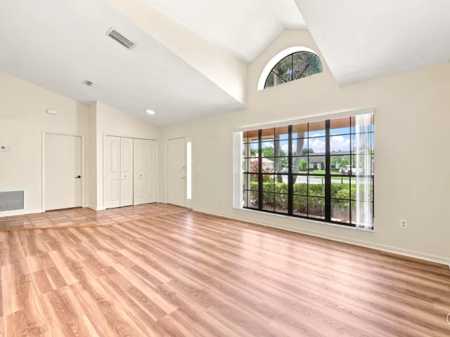 4-bedroom home for rent in Boca Raton - 10798 CYPRESS BEND Drive - MondialRealty