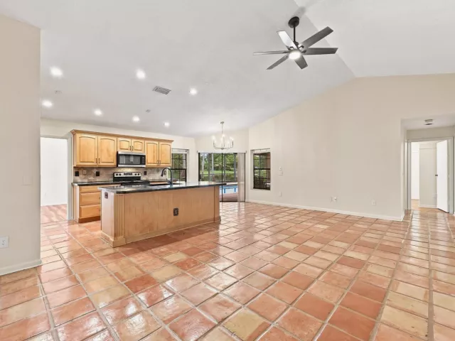 4-bedroom home for rent in Boca Raton - 10798 CYPRESS BEND Drive - MondialRealty