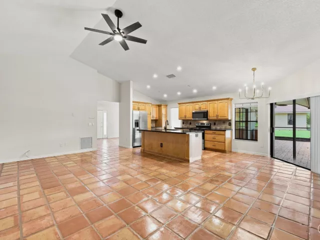4-bedroom home for rent in Boca Raton - 10798 CYPRESS BEND Drive - MondialRealty