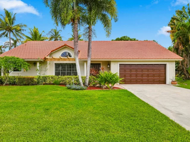 4-bedroom home for rent in Boca Raton - 10798 CYPRESS BEND Drive - MondialRealty