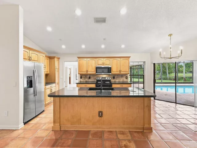 4-bedroom home for rent in Boca Raton - 10798 CYPRESS BEND Drive - MondialRealty