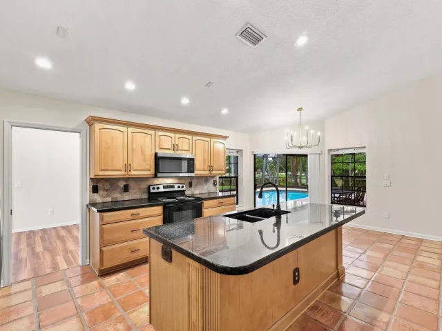 4-bedroom home for rent in Boca Raton - 10798 CYPRESS BEND Drive - MondialRealty