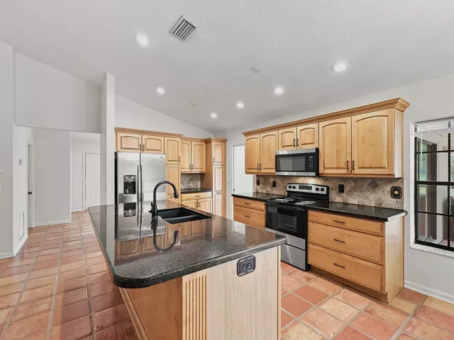 4-bedroom home for rent in Boca Raton - 10798 CYPRESS BEND Drive - MondialRealty