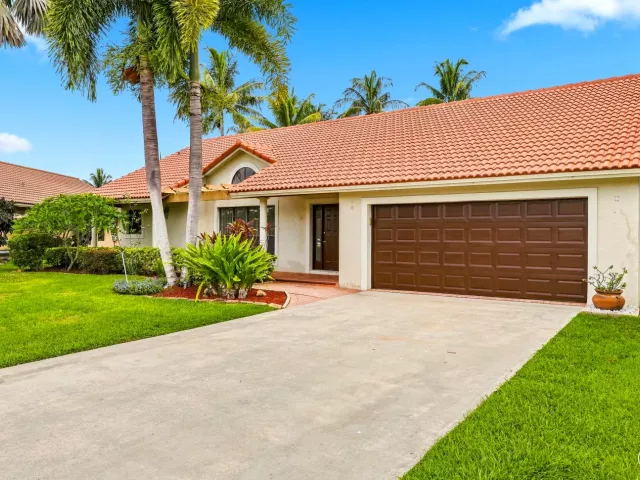 4-bedroom home for rent in Boca Raton - 10798 CYPRESS BEND Drive - MondialRealty