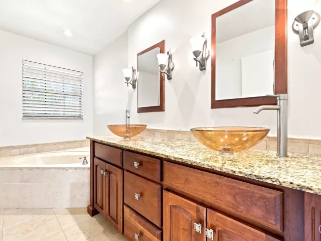 4-bedroom home for rent in Boca Raton - 10798 CYPRESS BEND Drive - MondialRealty