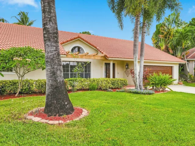 4-bedroom home for rent in Boca Raton - 10798 CYPRESS BEND Drive - MondialRealty
