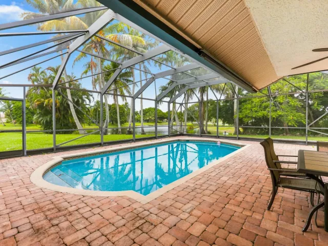 4-bedroom home for rent in Boca Raton - 10798 CYPRESS BEND Drive - MondialRealty