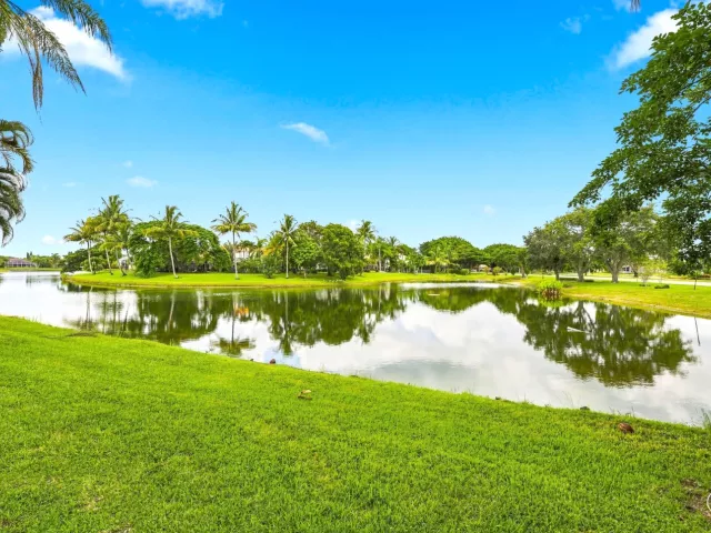 4-bedroom home for rent in Boca Raton - 10798 CYPRESS BEND Drive - MondialRealty