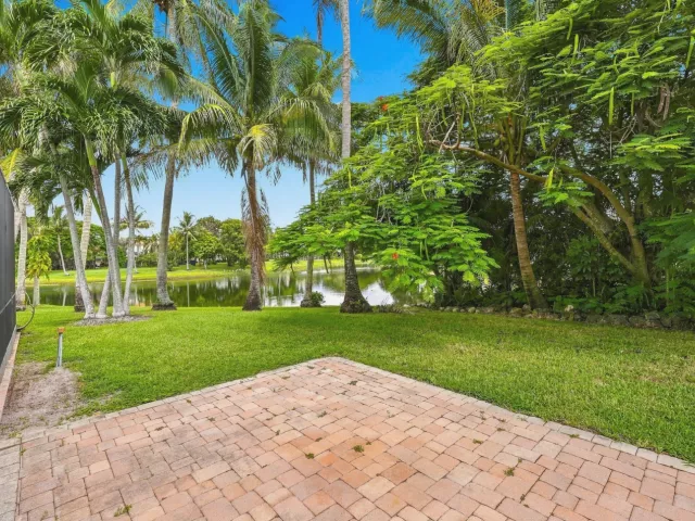 4-bedroom home for rent in Boca Raton - 10798 CYPRESS BEND Drive - MondialRealty